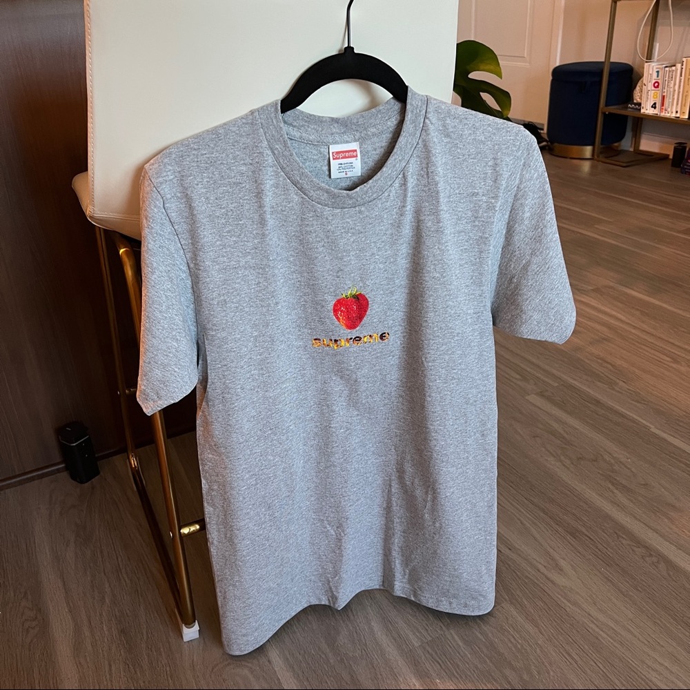Supreme Strawberry Flames T-shirt - gray, small